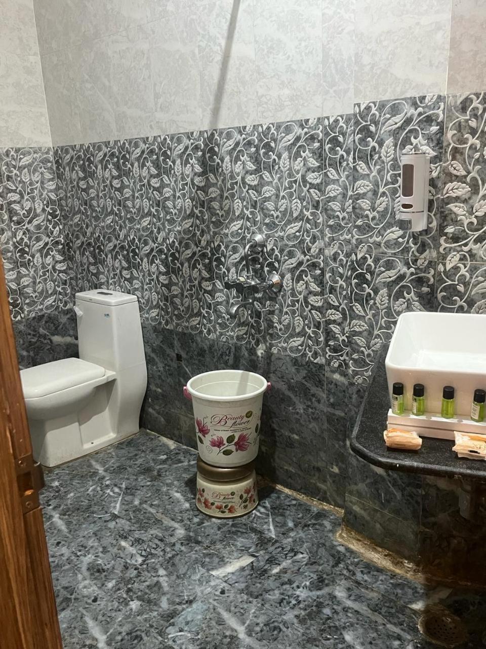 Kashi Inn Varanasi Dış mekan fotoğraf